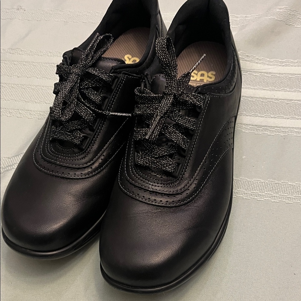 SAS women’s Classic Black Leather shoes .